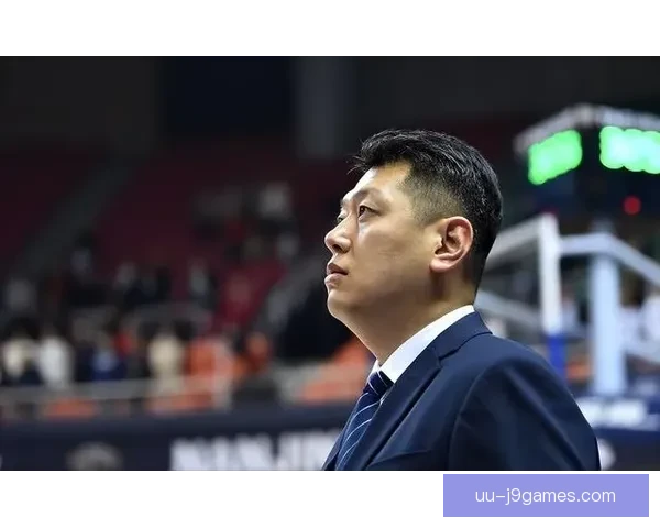 莫雷诺加盟科莫队正式担任左后卫 期待为球队贡献力量